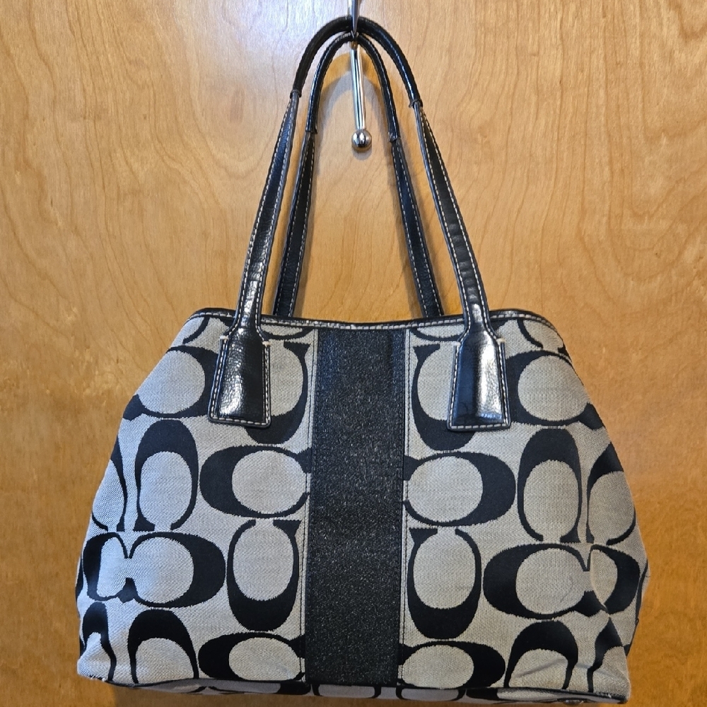 Coach Black and Cream Signature Shoulder Bag with Kisslock - Picture 2 of 10